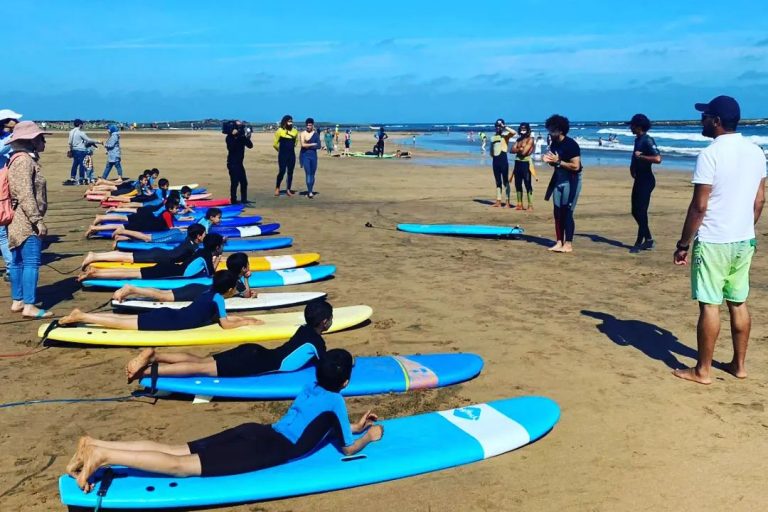 Nos enfants font du surf